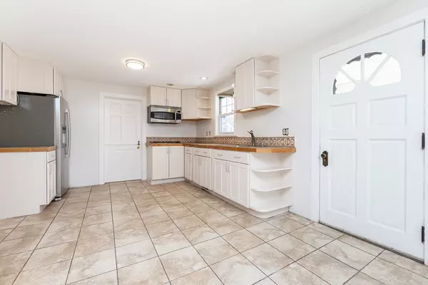 Westford, MA 01886,18 Storey St