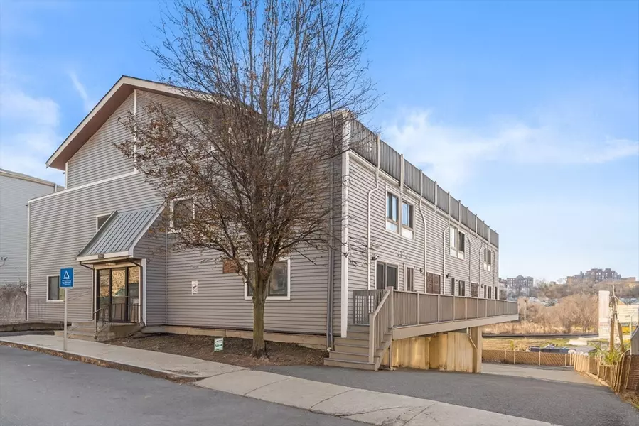 286 Fenno St #4, Revere, MA 02151