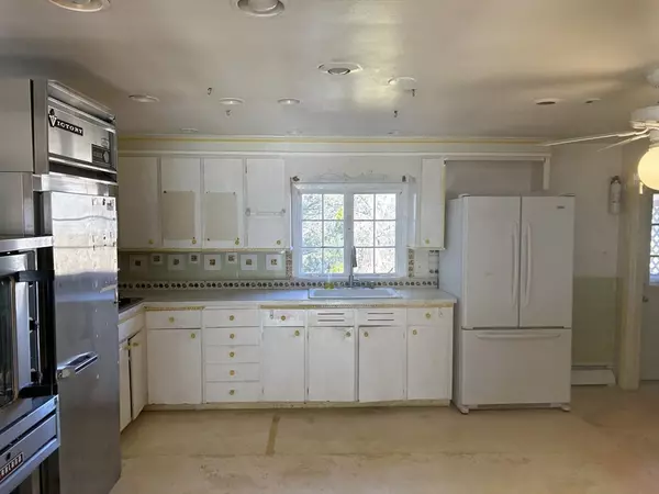 Melrose, MA 02176,48 Burnett St