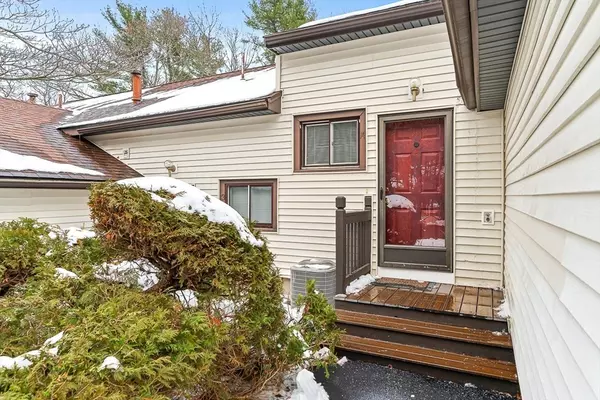 Tyngsborough, MA 01879,14 Centercrest Dr #14