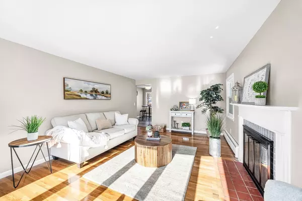 Chicopee, MA 01020,32 Debra Dr