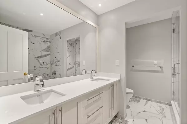 Boston, MA 02116,214 Commonwealth Avenue #1