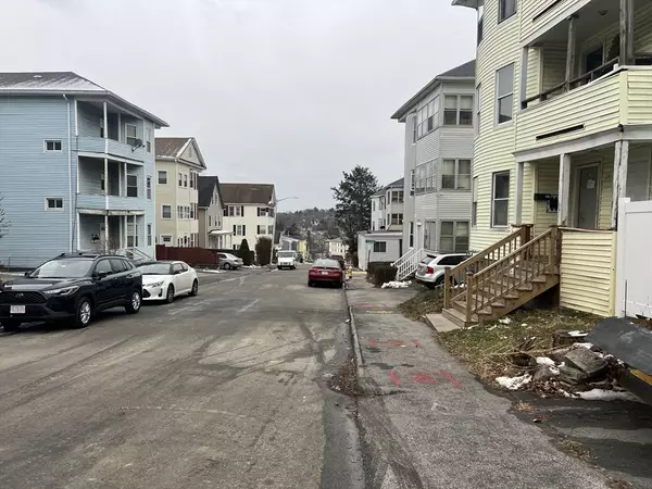 Worcester, MA 01607,74 Esther St