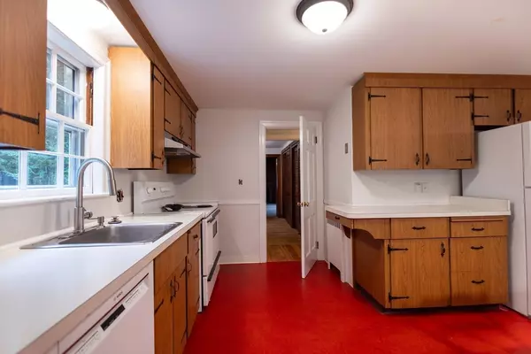 Westwood, MA 02090,195 Dover Rd