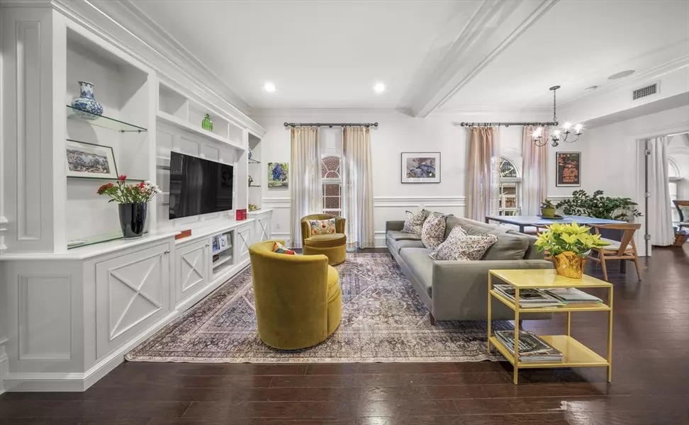 616 E 4th St #301, Boston, MA 02127