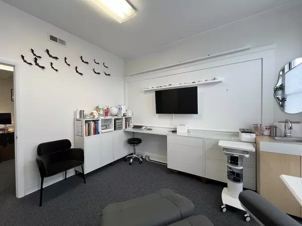 1318 Beacon St #1, Brookline, MA 02446