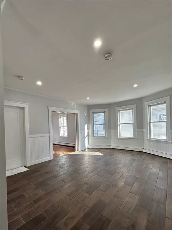 Salem, MA 01970,19 Roslyn St #2