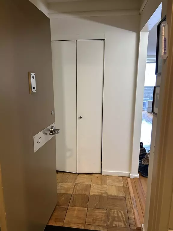 Brookline, MA 02445,77 Pond Ave #407