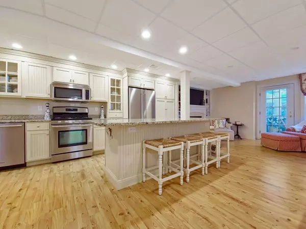 Mashpee, MA 02649,111 Shore Drive #1