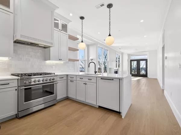 427 E 6th St #2, Boston, MA 02127