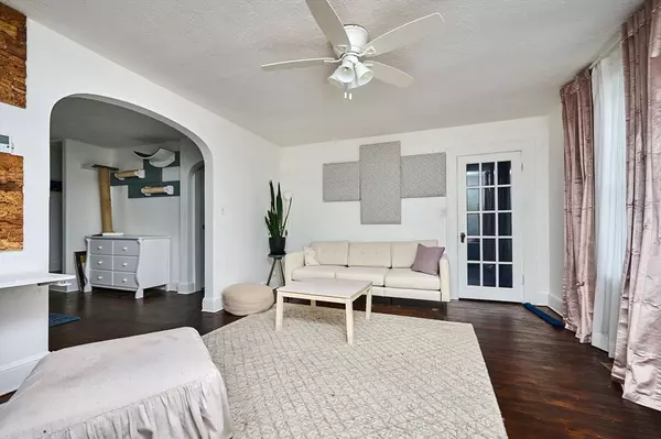 South Hadley, MA 01075,73 Lyman St