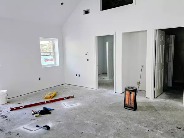 Middleboro, MA 02346,32 West #3