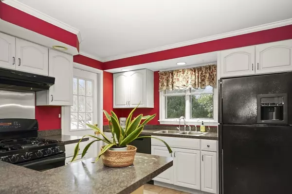 Longmeadow, MA 01106,33 Severn St