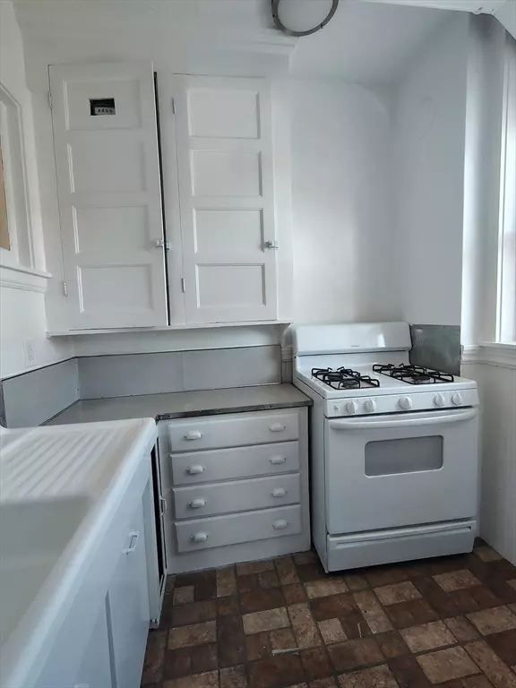 Salem, MA 01970,1 Harbor #8