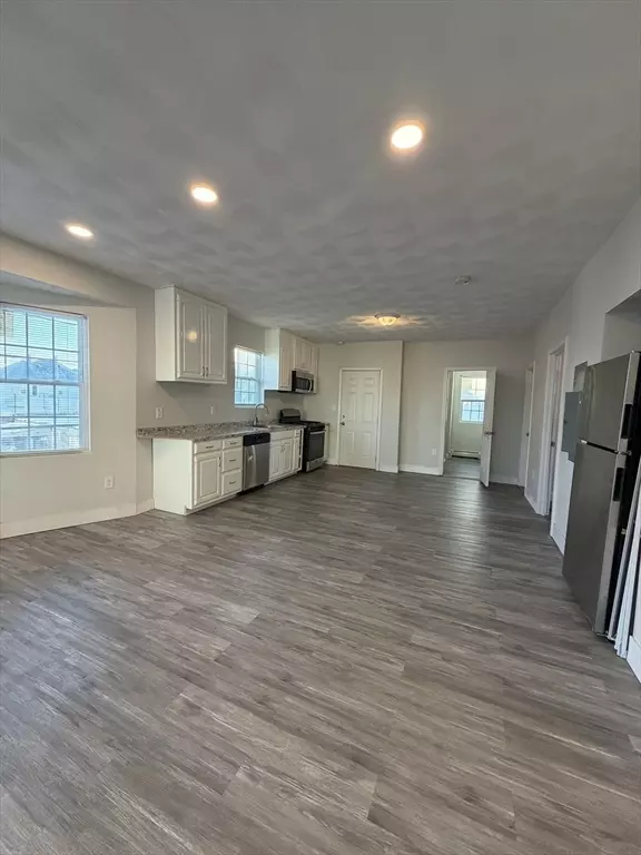 New Bedford, MA 02745,539-541 North Front Street #2