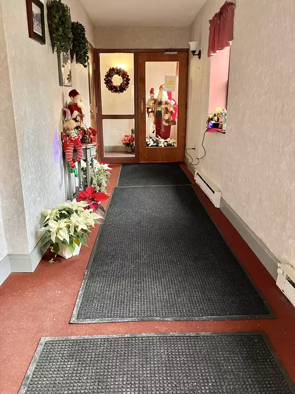 Lynn, MA 01902,8 Nahant Pl #202