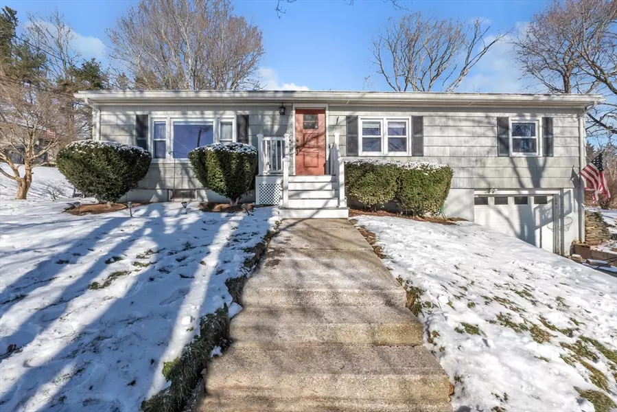 6 Hillside Ave, North Brookfield, MA 01535