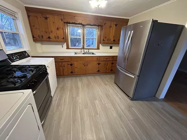 Milford, MA 01757,16 East Walnut #1