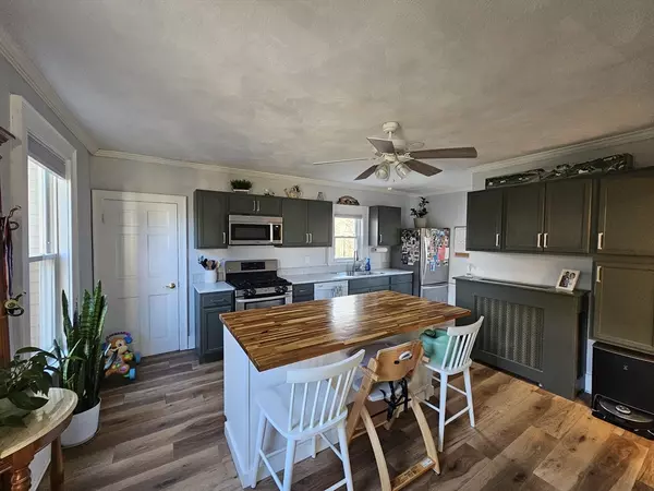 Foxboro, MA 02035,32 Main St #4