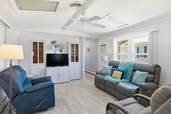 Westfield, MA 01085,42 Warfield Dr