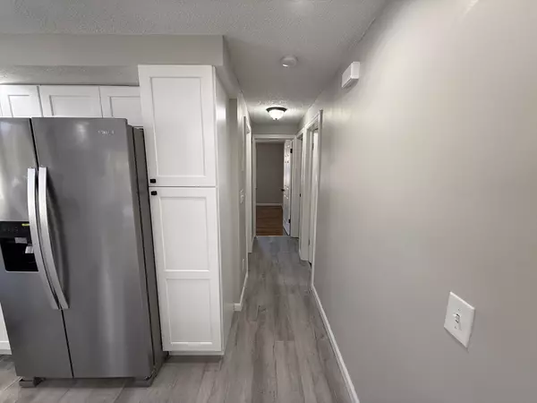 Springfield, MA 01109,18 Lawton St