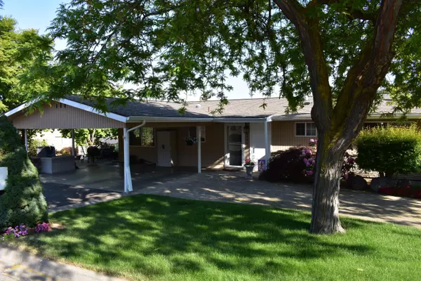 4906 Webster Rd, Yakima, WA 98908