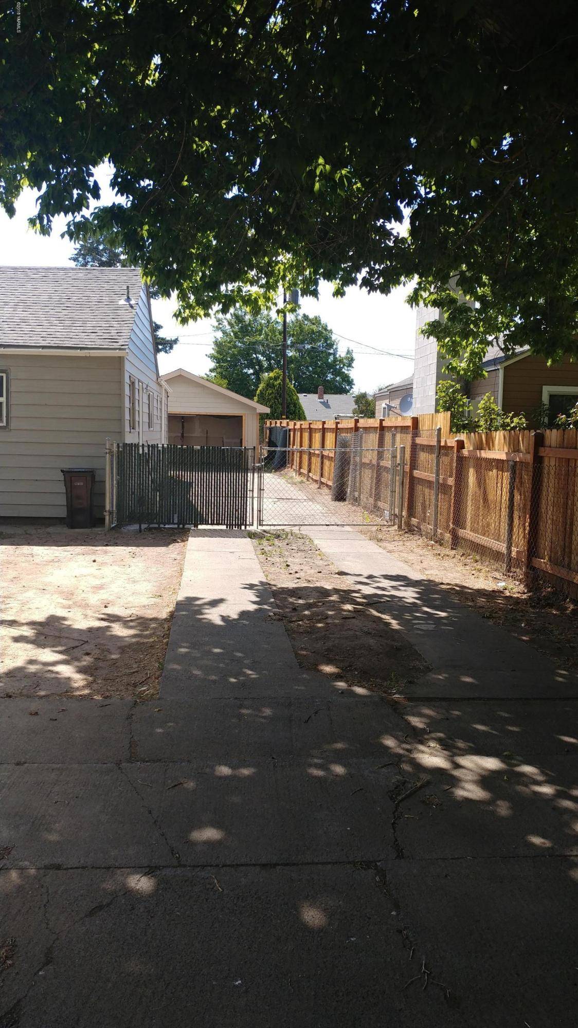 Yakima, WA 98902,1122 Queen Ave