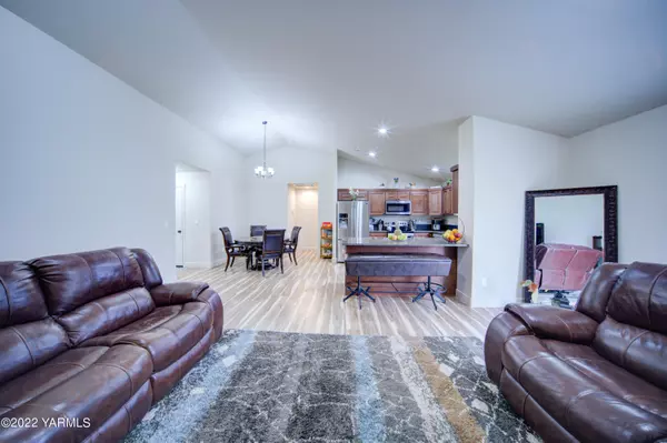 Benton City, WA 99320,1140 Annajean Ave