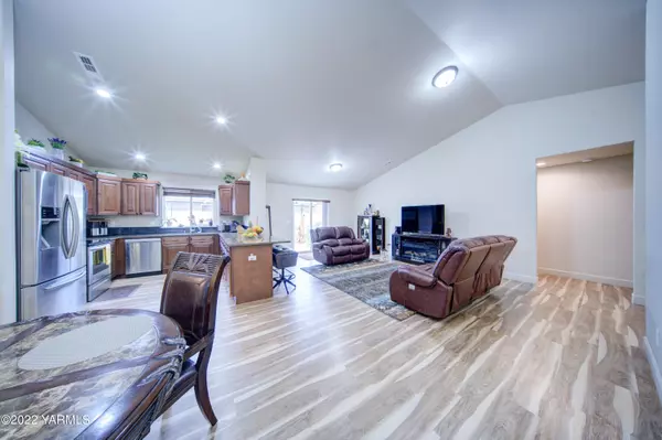 Benton City, WA 99320,1140 Annajean Ave