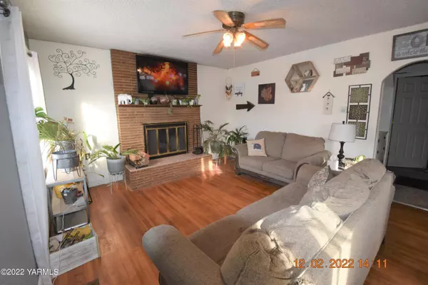 809 25th Ave N, Yakima, WA 98902