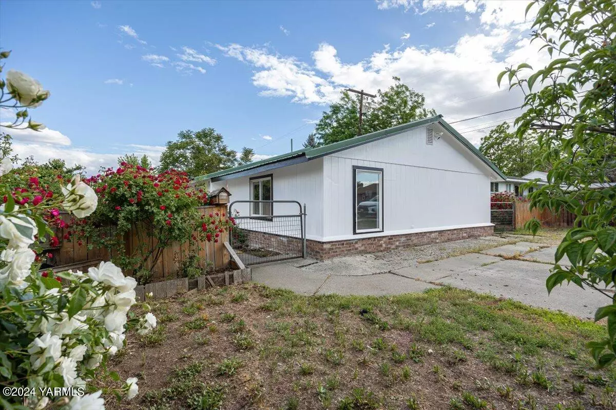 Yakima, WA 98902,804 Viola Ave W