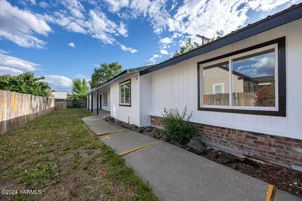 Yakima, WA 98902,804 Viola Ave W