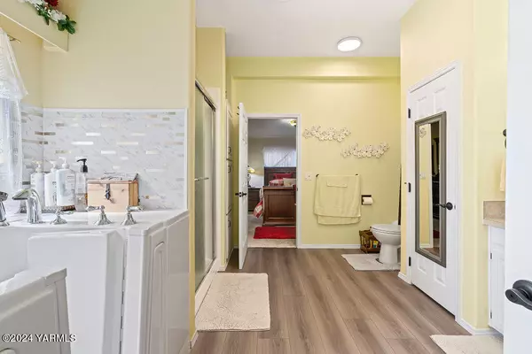 1808 68th Ave S Yakima, WA 98908