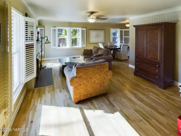 614 25th Ave S Yakima, WA 98902