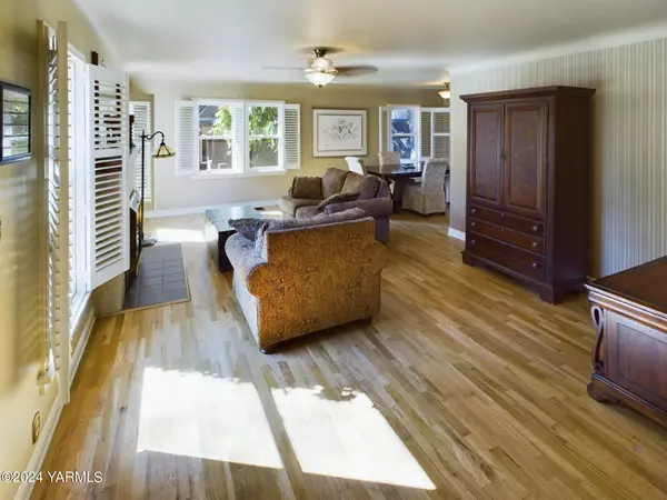 614 25th Ave S Yakima, WA 98902