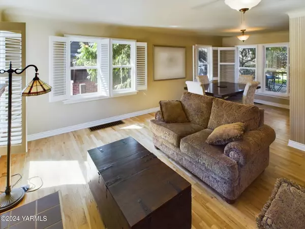 614 25th Ave S Yakima, WA 98902