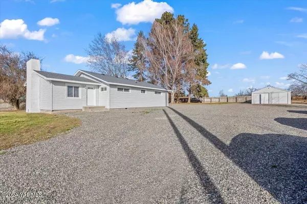 2521 Zillah Dr E, Zillah, WA 98953