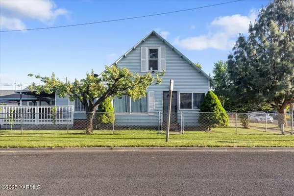 902 Adams St E, Yakima, WA 98901