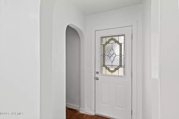 Toppenish, WA 98948,108 Fir St S