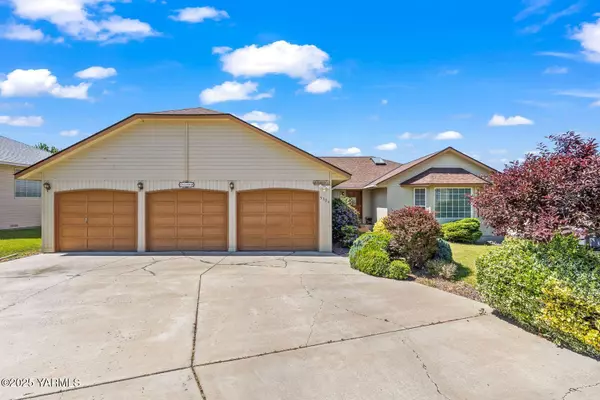 5304 Channel Dr, Yakima, WA 98901