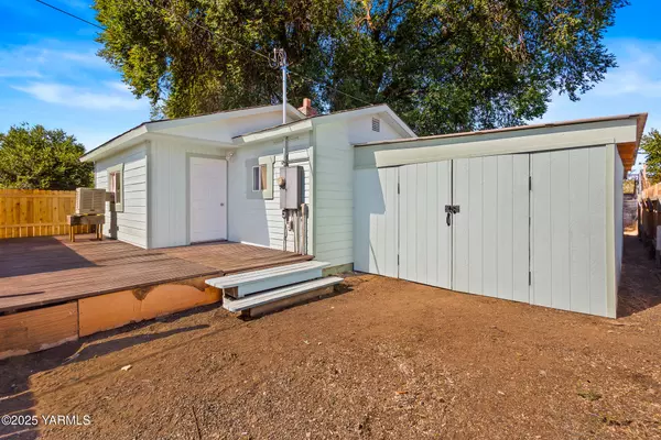 604 Keys Rd, Yakima, WA 98901