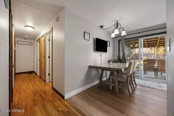 802 Euclid Ave Grandview, WA 98930