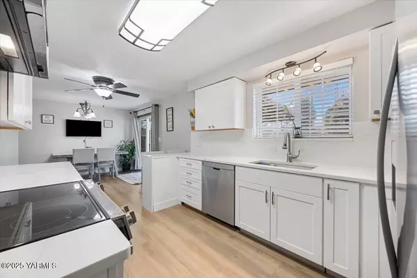 802 Euclid Ave Grandview, WA 98930