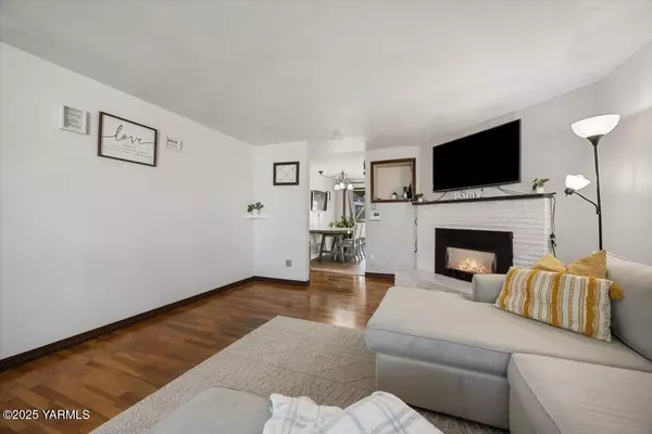 802 Euclid Ave Grandview, WA 98930