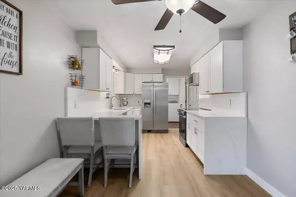 802 Euclid Ave Grandview, WA 98930