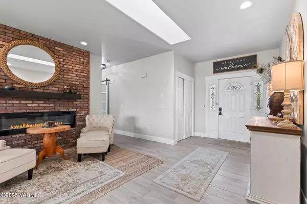 Yakima, WA 98908,11401 Cottonwood Canyon Rd