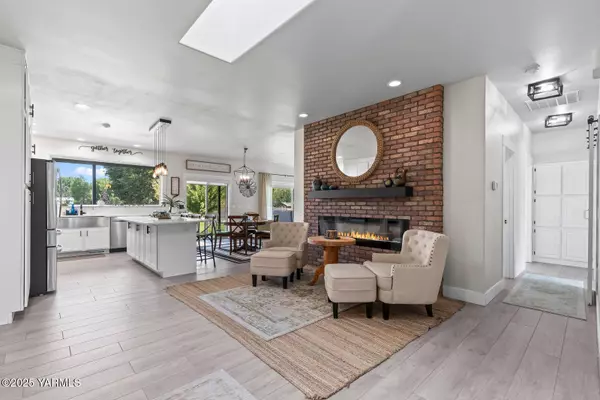 Yakima, WA 98908,11401 Cottonwood Canyon Rd