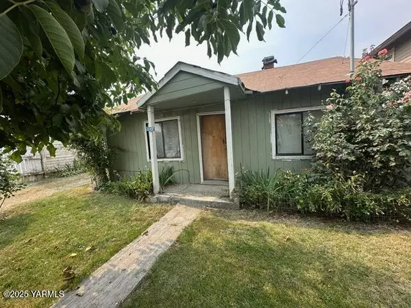 130 Burr St, Zillah, WA 98953