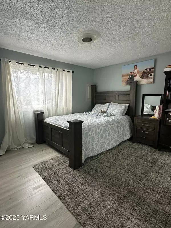 420 1st St S White Swan, WA 98952