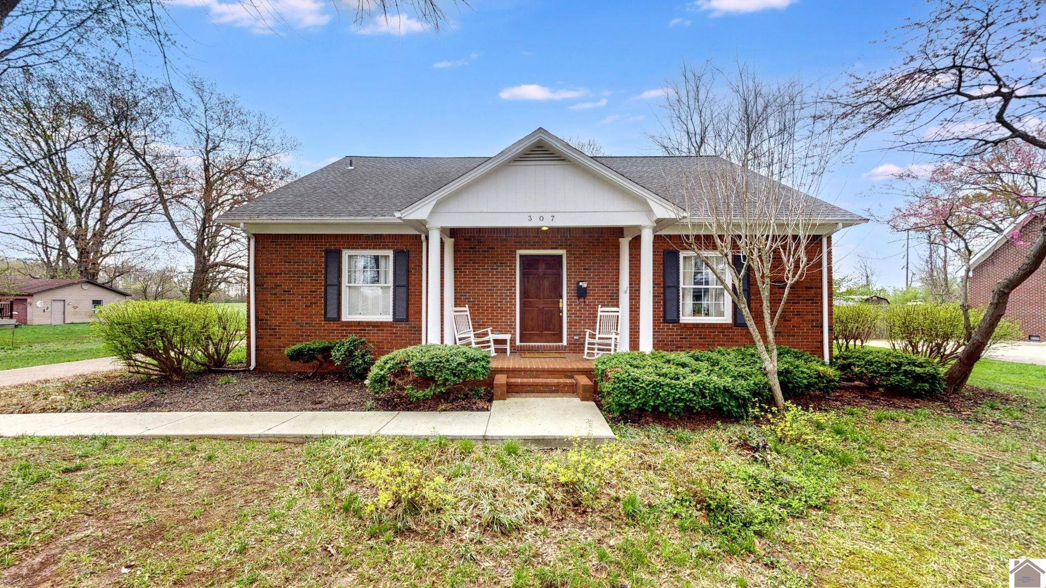 307 Oakdale Drive, Murray, KY 42071
